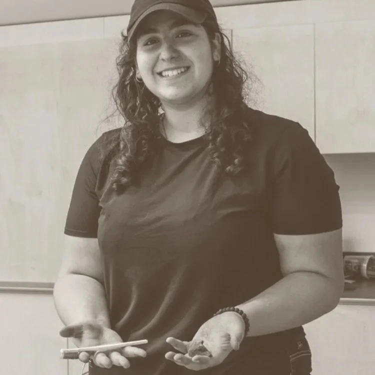 Julia Faria Duotone.jpg