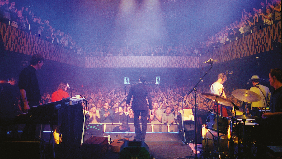 I MØRKET BLEV VI VENNER - LIVE AT VEGA