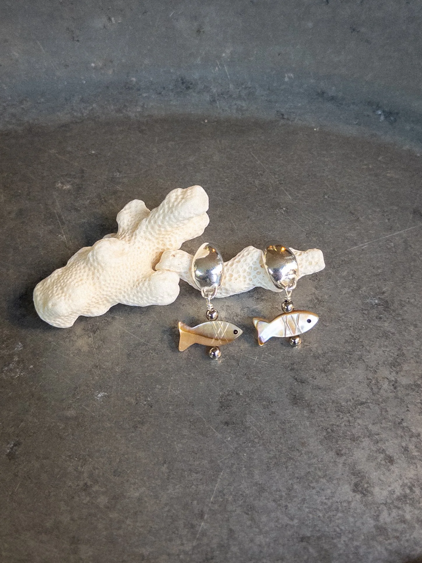 cheyenne - abalone fish earrings