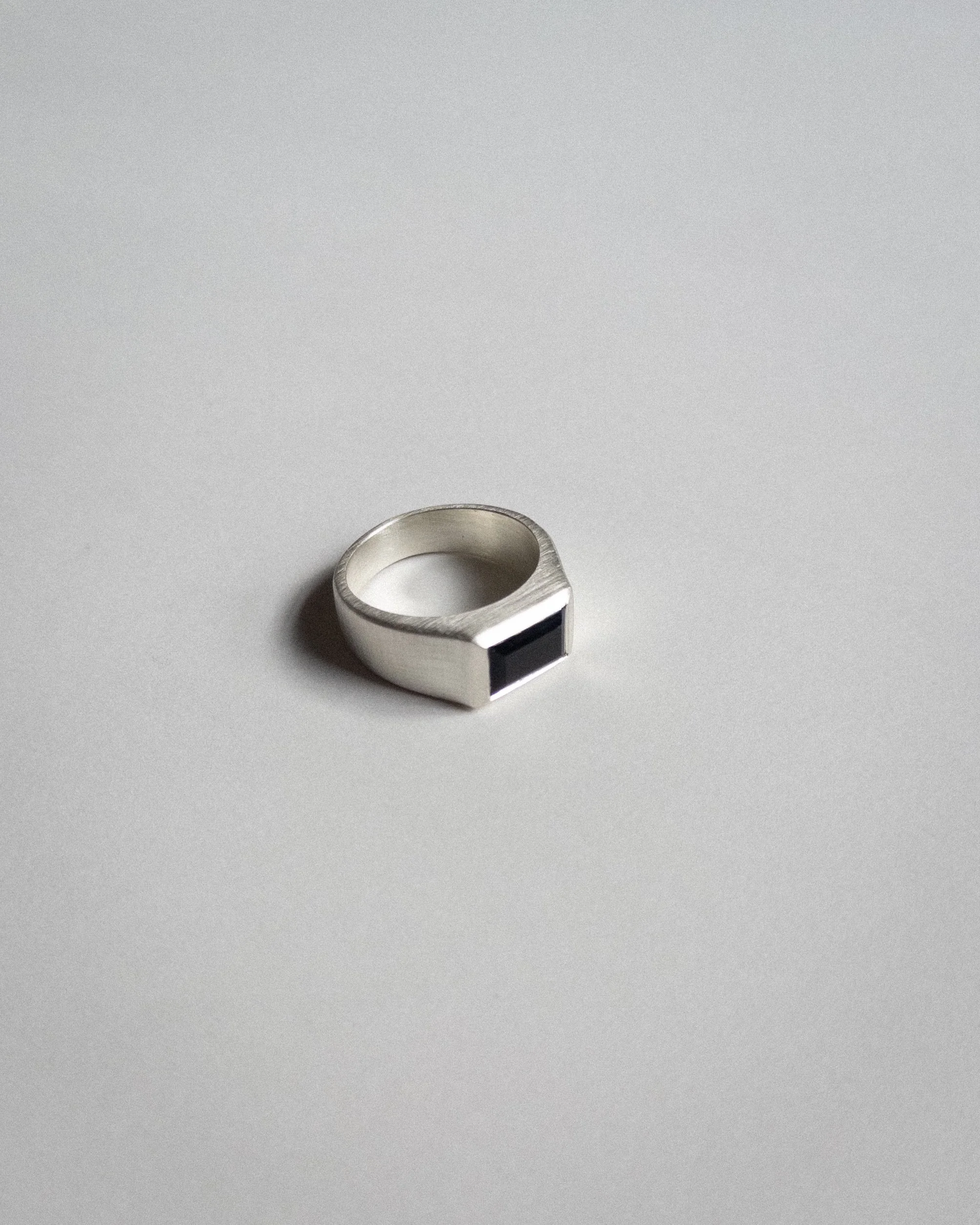 dennis - onyx signet