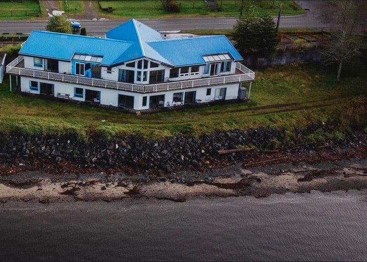 April's White Raven Guest House