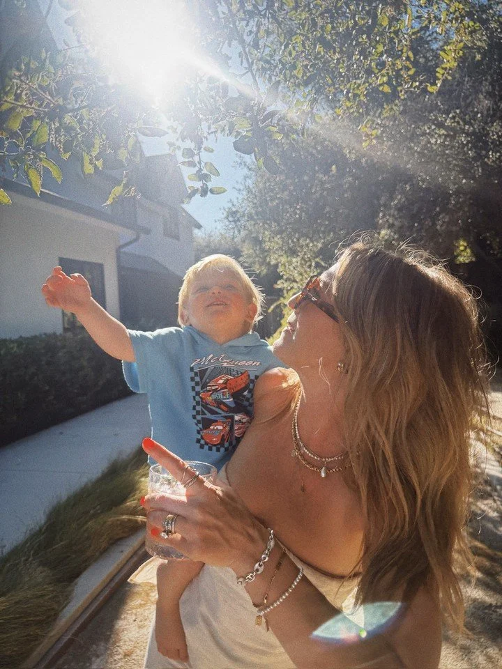 Happy hour with my favorite plus-one. ☀️

Real talk: this summer feels so different in my body than last year at this time. Aiden just turned 20 months, and postpartum really does take its own time. Getting dressed this summer is starting to feel a l