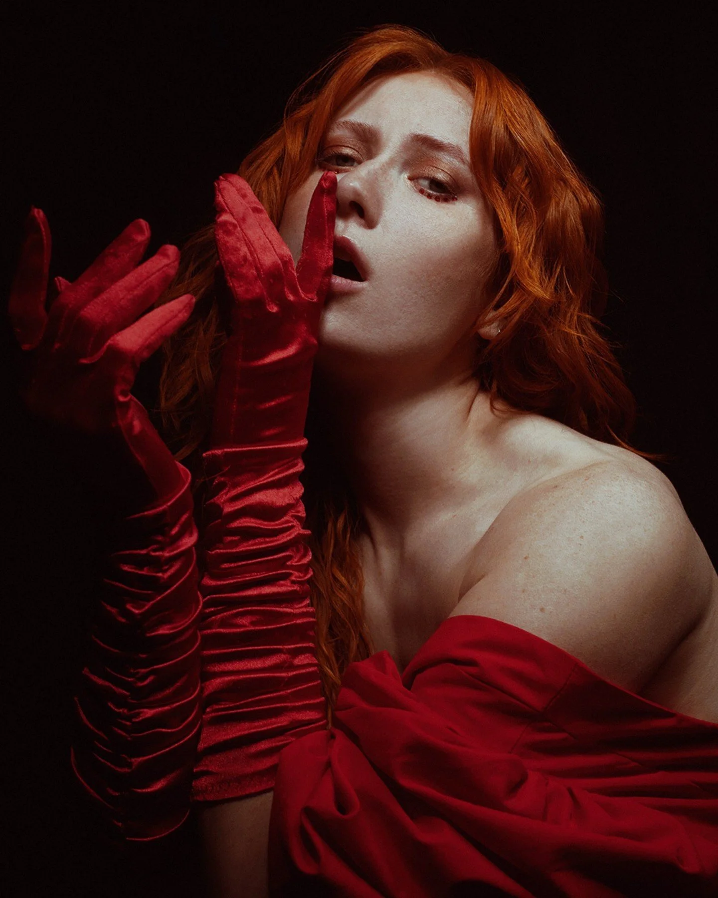 This session was a personal project with the incredibly talented @reginapiil from earlier this year. I've been sitting on it a bit. Mainly because my process and creative voice are constantly changing these days, and I couldn't seem to settle on exac