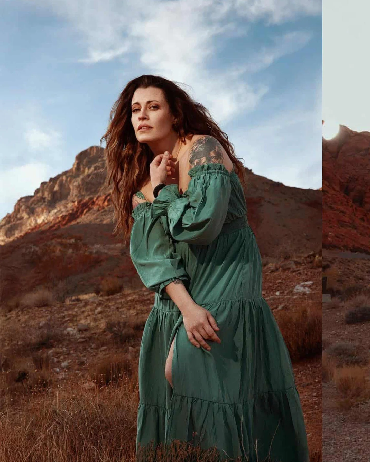 Jessica hired me for a session when we found ourselves at the same conference in Las Vegas this past March.⁠
As fellow photographers who'd connected through the community, we both felt the pull toward the desert. We knew that something magnificent wa