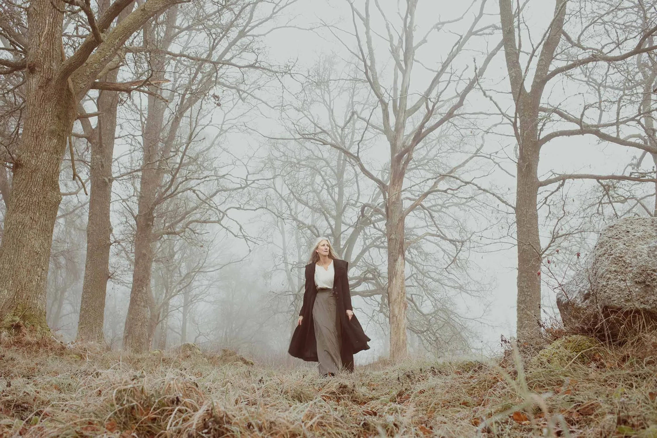 location-editorial-photography--misty-winter-portrait-crones.jpg