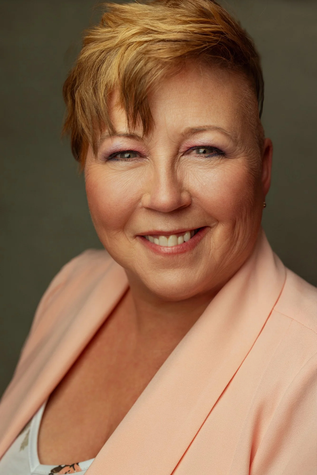 mature-plus-size-woman-headshot-photography-sweden.jpg