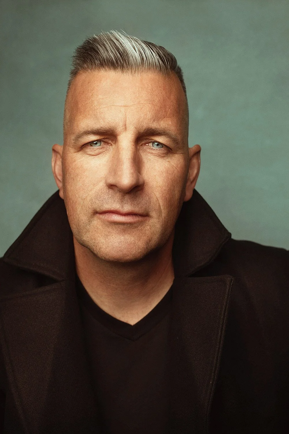 mens-headshot-photography-blue-eyes-sweden.jpg