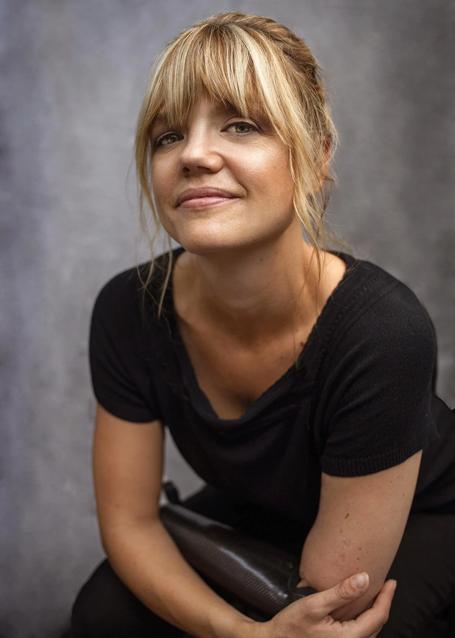 headshot-blonde-female-amputee-photography-scandinavia.jpg