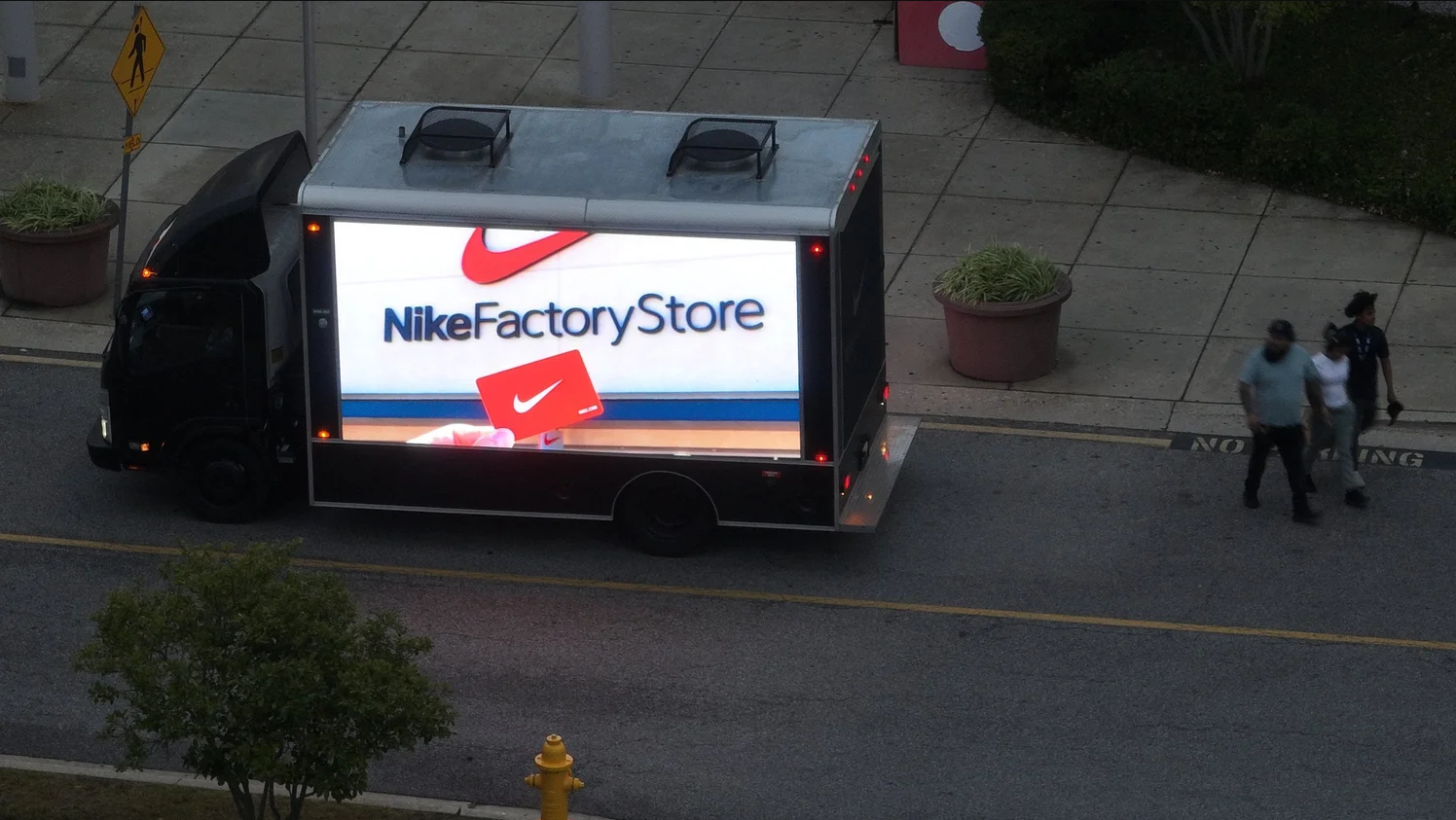 LED vs. Static Mobile Billboard Trucks: Sizes, File Specs, Design Rules and Which One to Choose