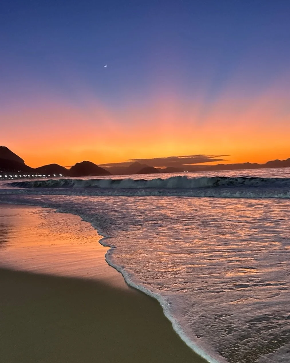 🌍 Travel Tip Tuesday #2: Go Off-Peak for Luxury

Traveling just outside the busiest season often means:
&ndash; Better hotel availability
&ndash; Lower prices
&ndash; Fewer crowds
&ndash; More time enjoying the destination

Shoulder season = the swe