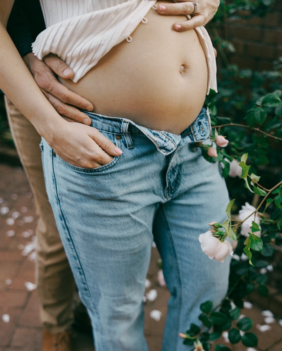 The sweetest spring maternity announcement @mayhurstestate 🌿

I&rsquo;ve had the opportunity to photograph these two many times over the last several years and this one was the most special 💕