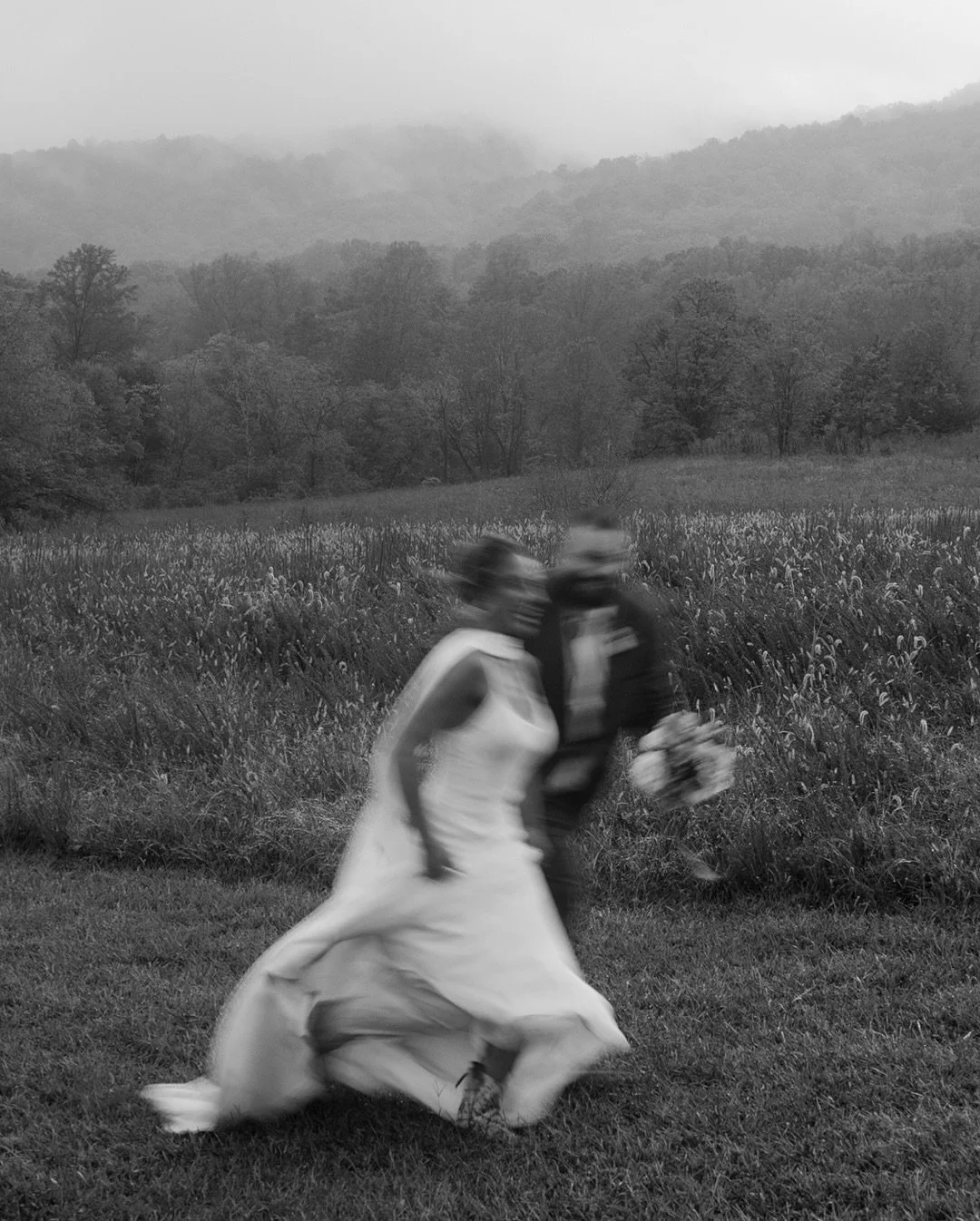 It&rsquo;s feeling a bit like fall 🍂This day was the perfect touch of autumn romance for two of the kindest people on the planet. Lillie and Garrett&rsquo;s rainy day wedding had thrifted details handpicked by the bride, a blue grass band walk to co