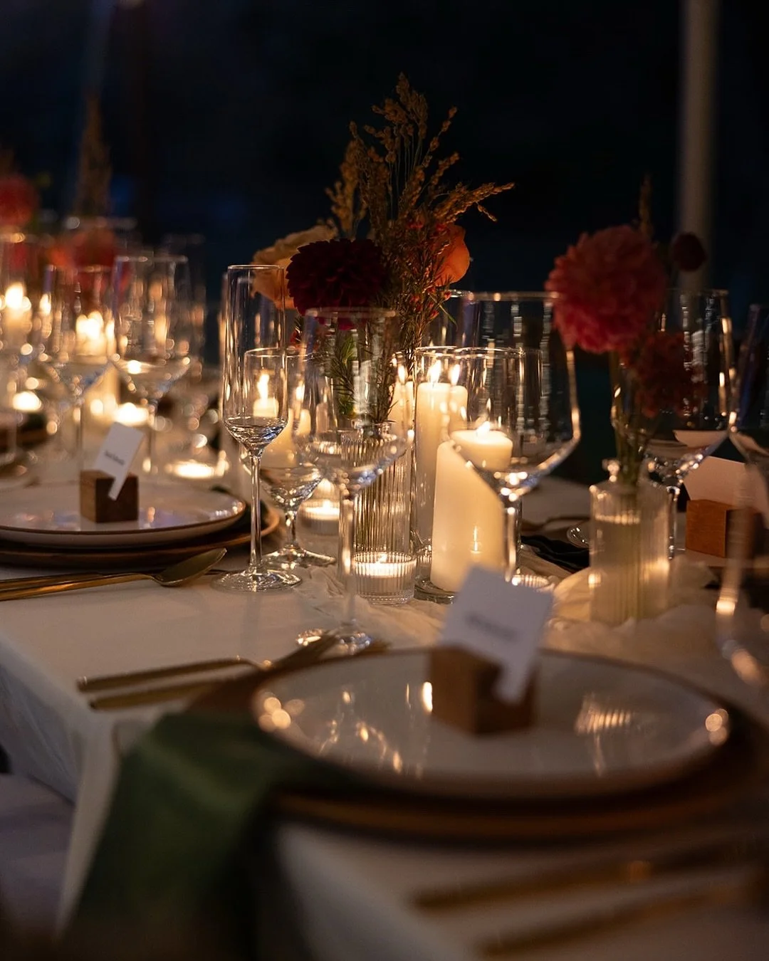 A random collection of the simple beauty that unfolded at Rachel &amp; Eric&rsquo;s intimate wedding &amp; candlelit dinner with the most spectacular details.

Coordinating: @the.evergreencollective 
Venue: @indigohousevirginia 
Florals: @horseandhen