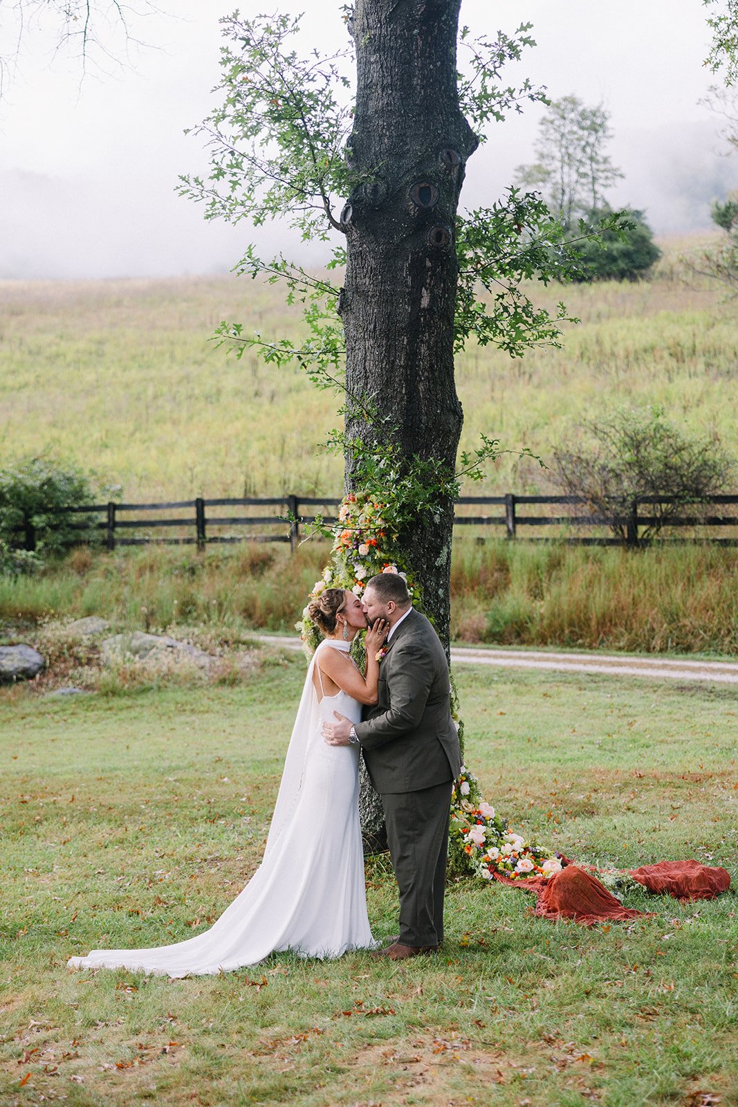 Lillie_Garrett_Wedding_BlueToadCidery_HighViewFarm_charlottesvillevirginia_wedding_photographer_thelehmancollective-1662.jpg