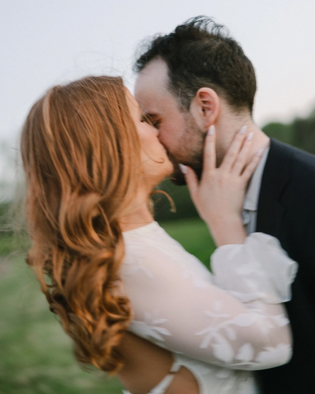 Ashley + Adrien&rsquo;s sunset engagement at Barboursville Vineyard 🍷