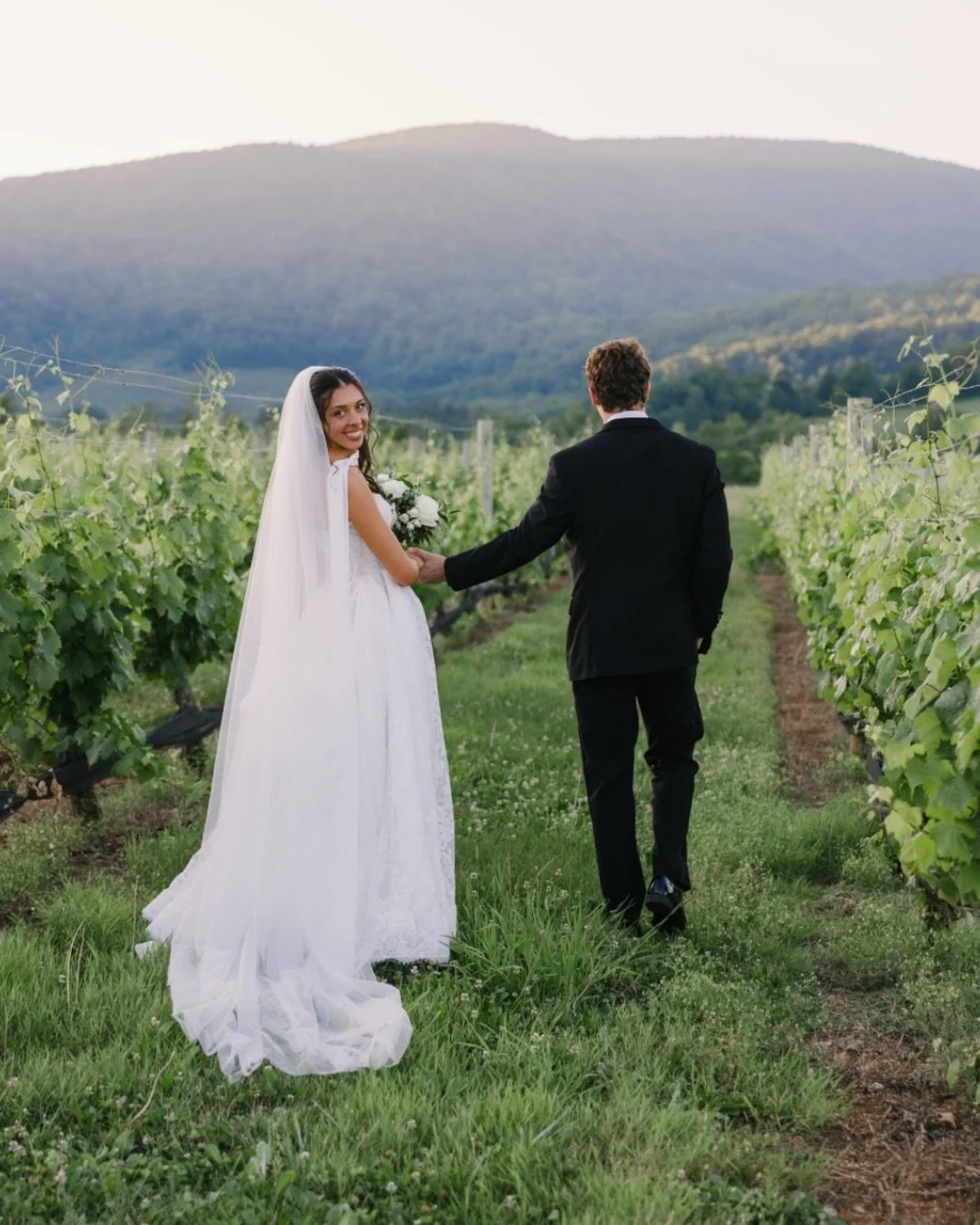 Erica &amp; Joe&rsquo;s sweet summer day to kick off June 🌿

Planning: @maryelizabethevents 
Venue: @kingfamilyweddings 
Strings: @thebloomtrio 
Video: @lexavisuals 
Rentals: @mseventscville 
DJ: @kingstudiosdj 
Florist: @colonial.florist 
Caterer: 