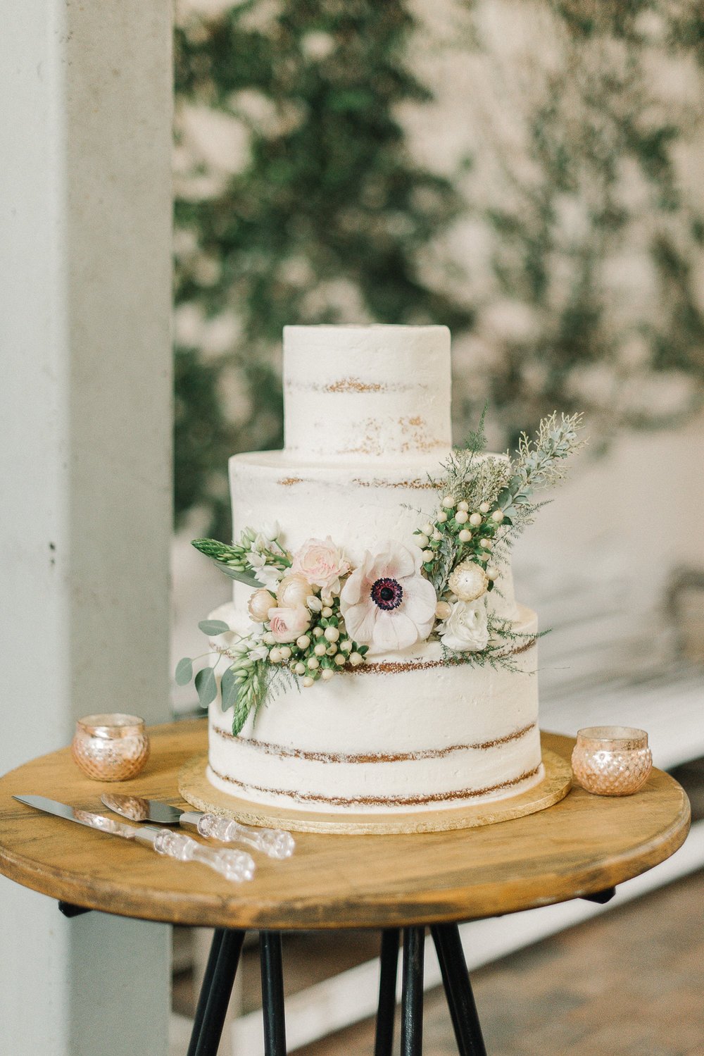 bistro+table+wedding+cake.jpeg