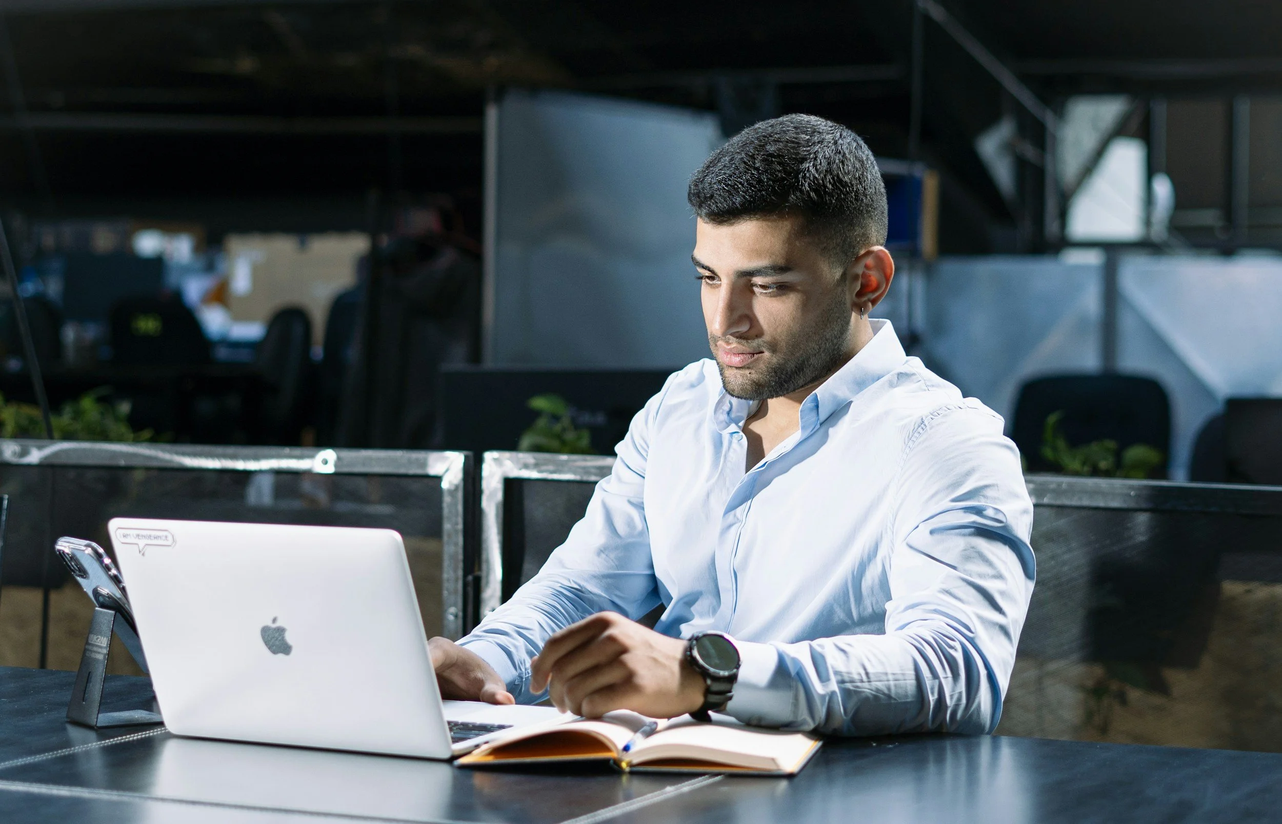 How to Build a Sales Playbook: An Easy 10 Step Guide