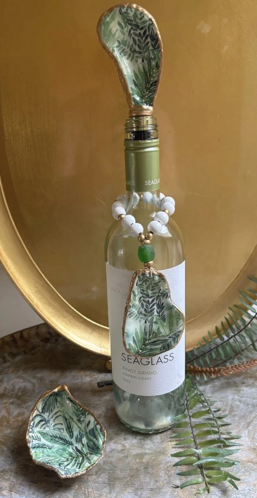 april-westenberg-oyster-wine-bottle-charm-and-stopper.jpeg