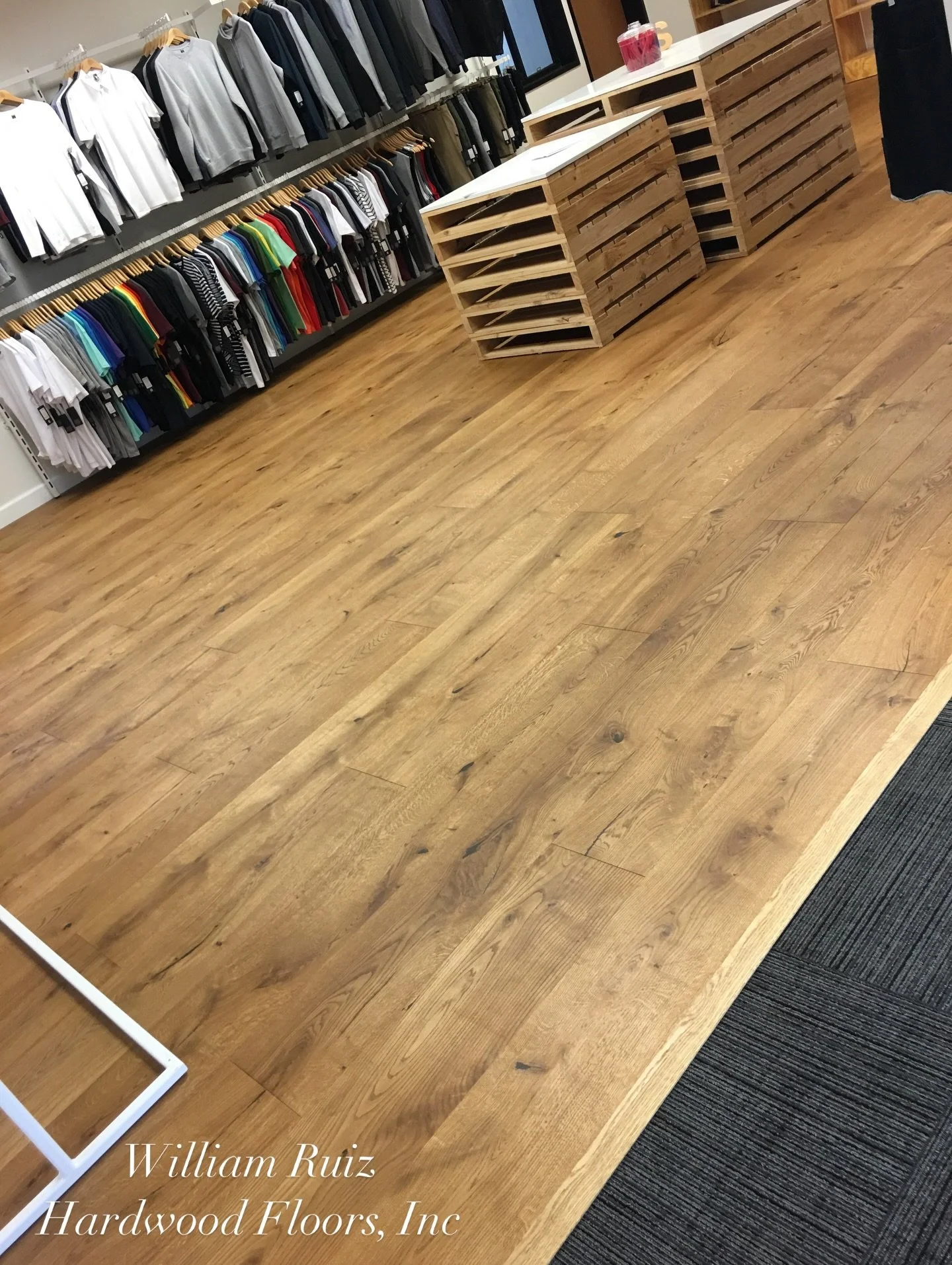 Choosing the right floor for your business isn&rsquo;t just a design decision&mdash;it&rsquo;s a long-term investment in your space and your brand.
Here are the 🔑 factors every business owner should consider when selecting commercial flooring:

✨ 1.