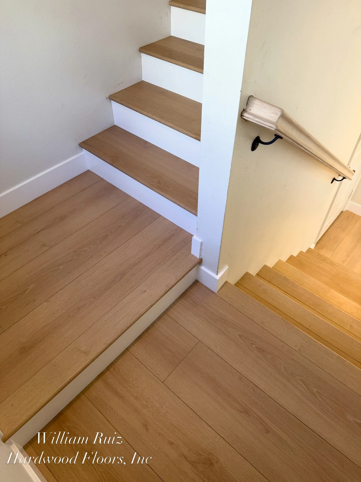 Just wanted to end your night with some beauty ❤️🫶🏻 

#beauty #goodnight #stairs #perfection #homeremodel