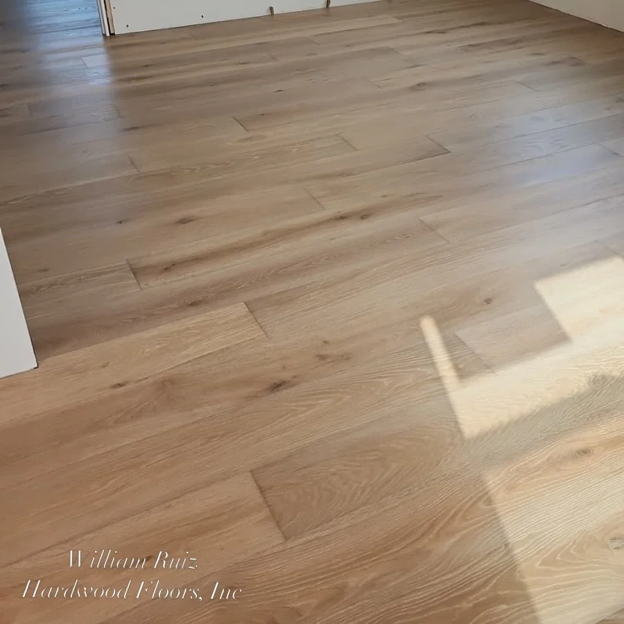 This absolutely beautiful warm tone will make everyday feel like a &ldquo;relax and soak in the sun&rdquo; kind of day. 
Provenza New York loft collection, color: Saratoga.
Professional installation and beautiful selections!!
#sundayvibes #relax #int