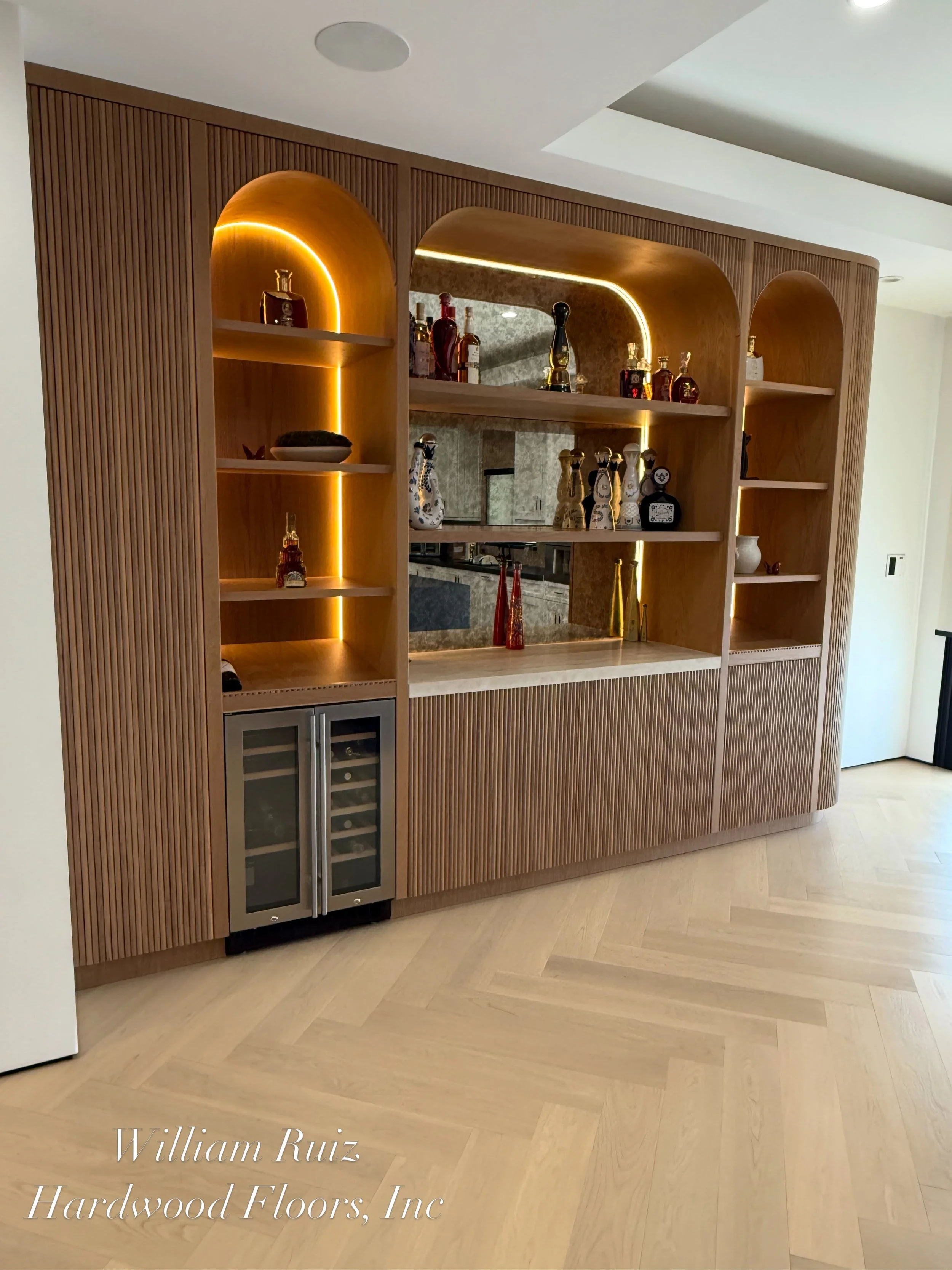✨ Some floors don&rsquo;t just complete a home&hellip; they become the centerpiece.
This @compassmaterialsflooring Polaris herringbone installation completely transformed the space and brought warmth, movement, and luxury into every angle of the room