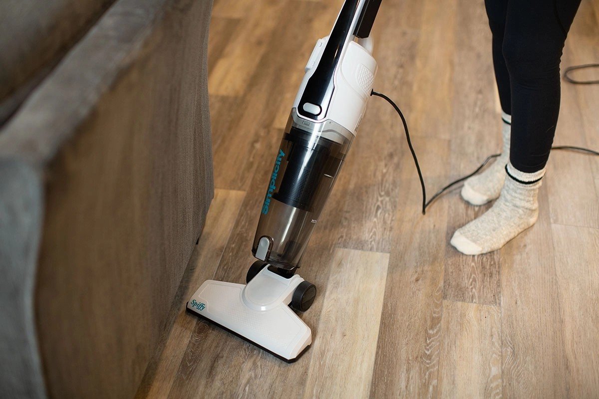 s60_spiffy_broom_hard-floor_vac.jpeg