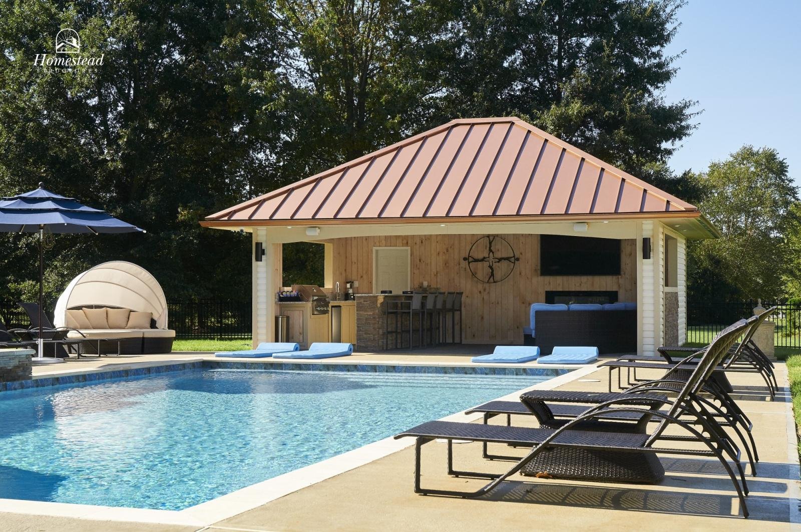 20x24 Custom Avalon w/Bar and Lounge