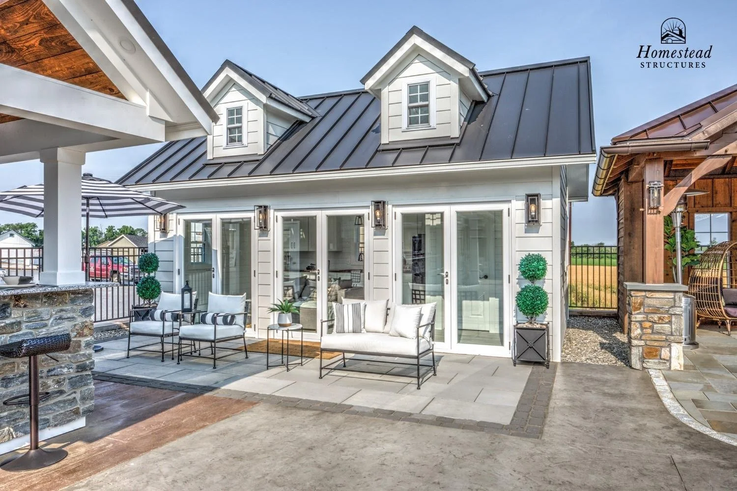 [6] Pool House: display for sale
