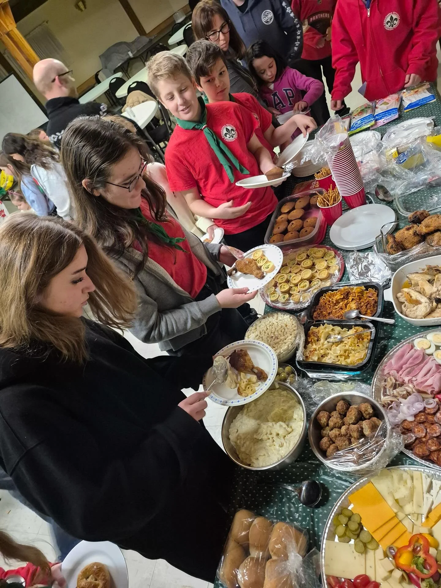 Kar&aacute;csonyi &uuml;nnepl&eacute;s a cserk&eacute;szetn&eacute;l! 
Nagyon sz&eacute;pen k&ouml;sz&ouml;nj&uuml;k a csal&aacute;dok t&aacute;mogat&aacute;s&aacute;t &eacute;s seg&iacute;ts&eacute;g&eacute;t az elm&uacute;lt &eacute;vben. Igaz&aacu