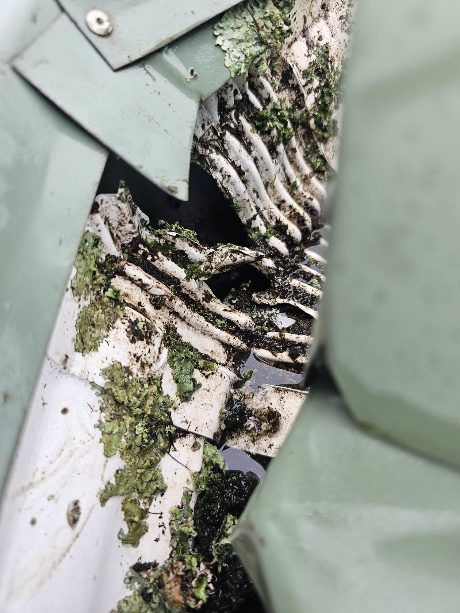 Internal gutter join broken deteriorate