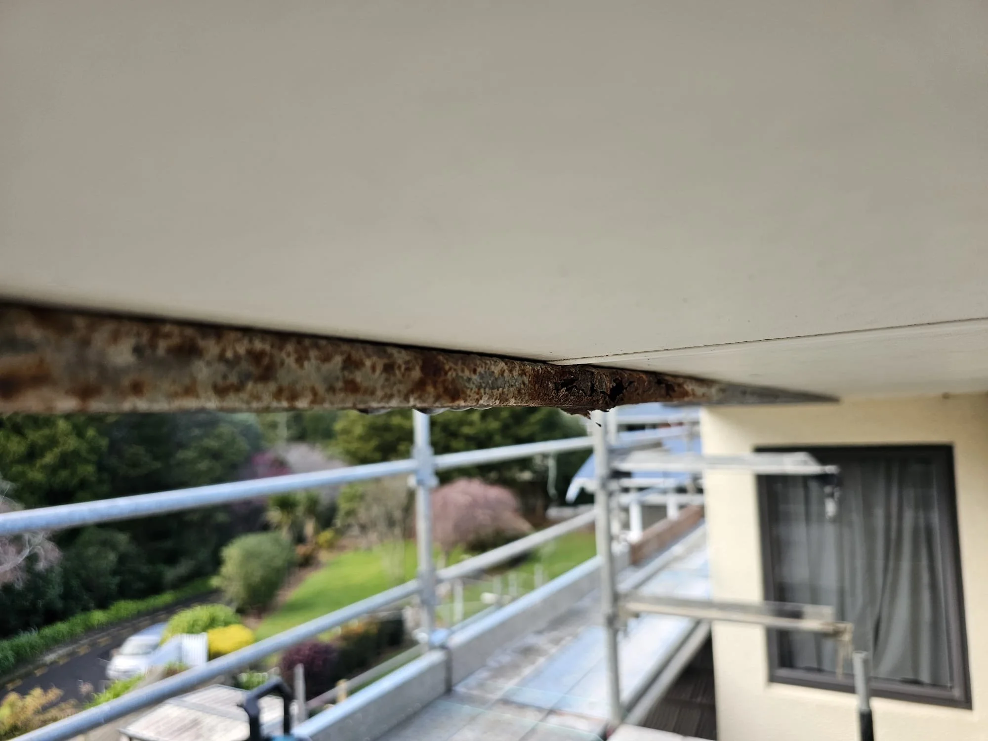 Klass fascia rusted under