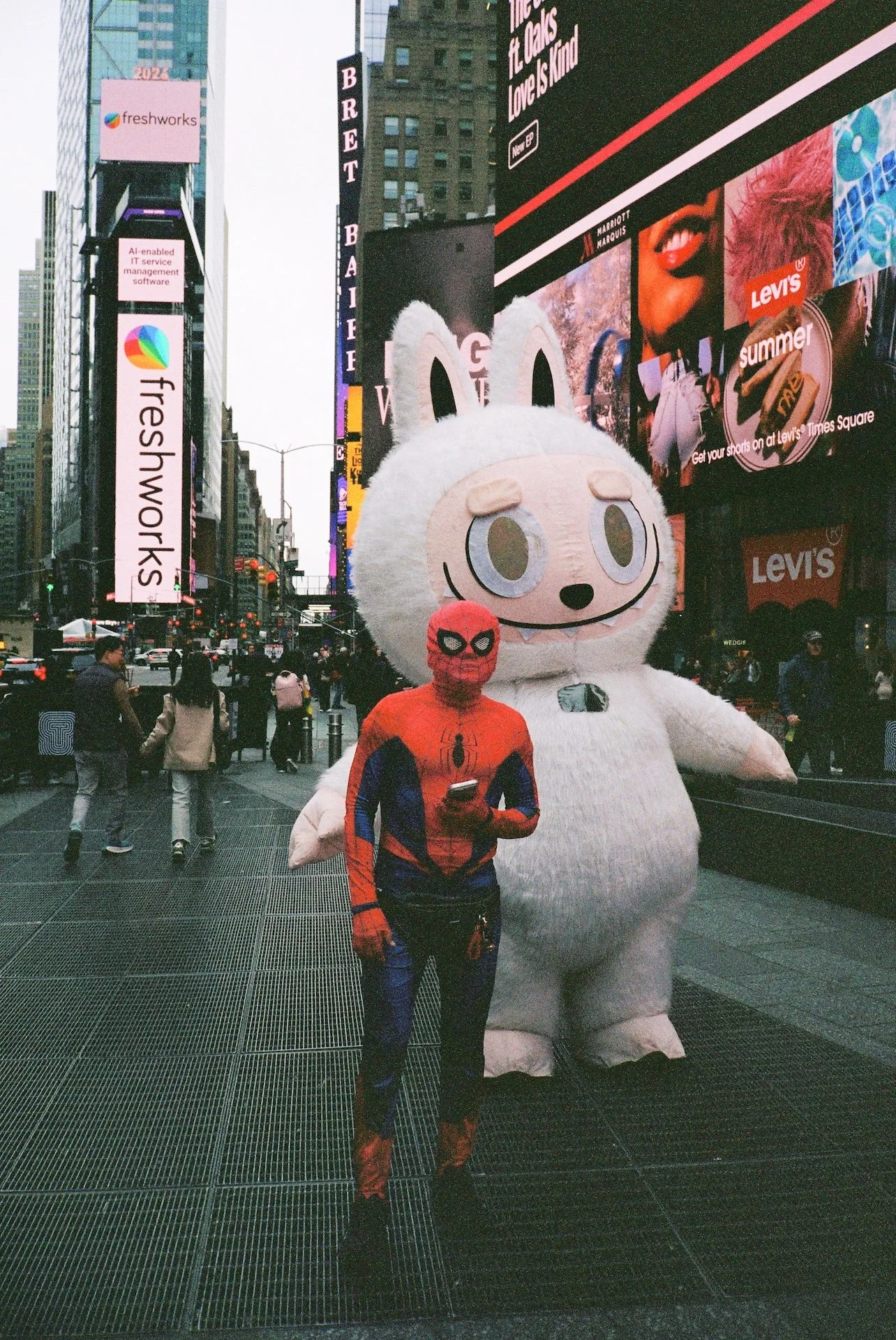Portra 400 Film Photography in New York City: Exploring Manhattan with a Contax T2