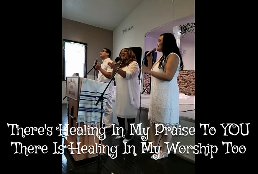 dressed in white es sar isa.png