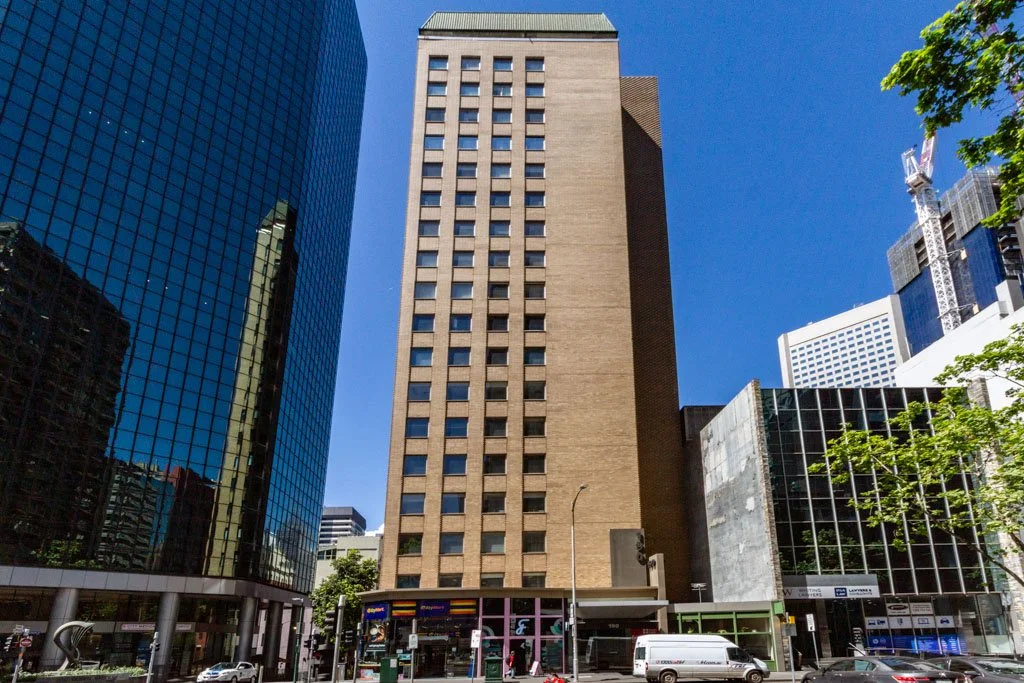  Corner site of 926sqm in Melbourne CBD with a seventeen-level stand-alone office building of 10,000m2,&nbsp; purchased vacant and refurbished. 