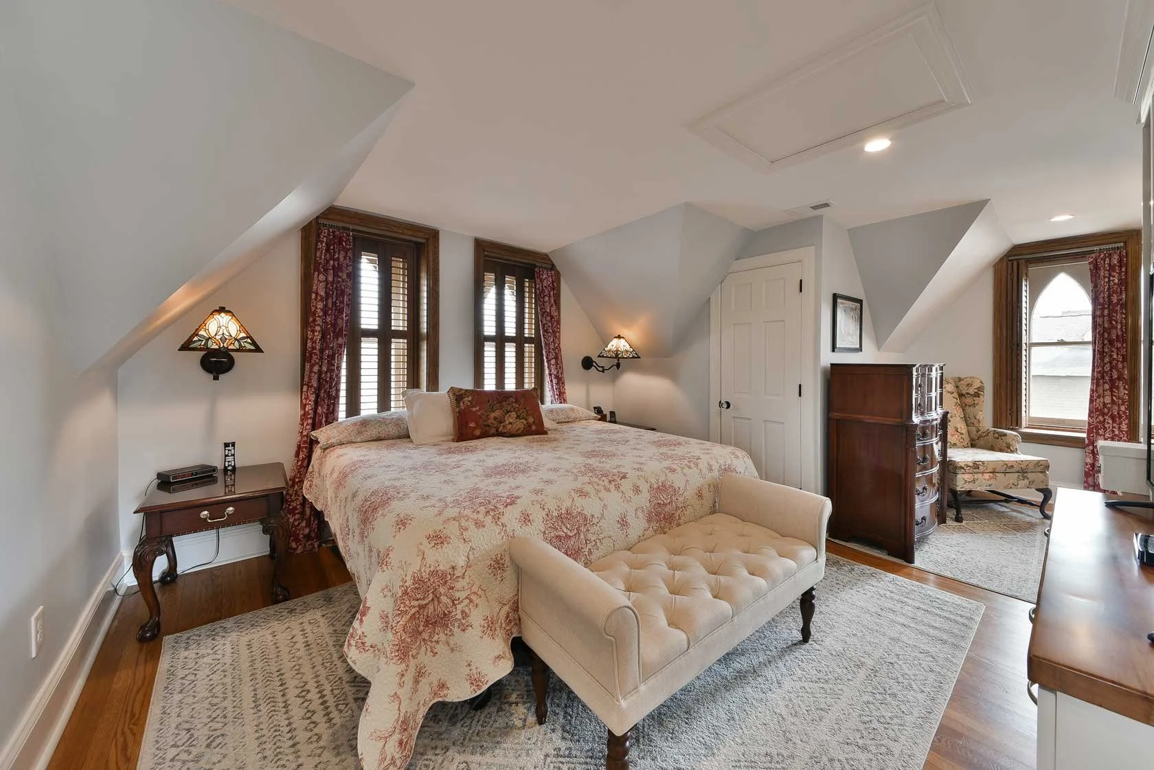 ambler-pa-historical-renovation-master-bedroom-8-fh-contractors-after.jpg