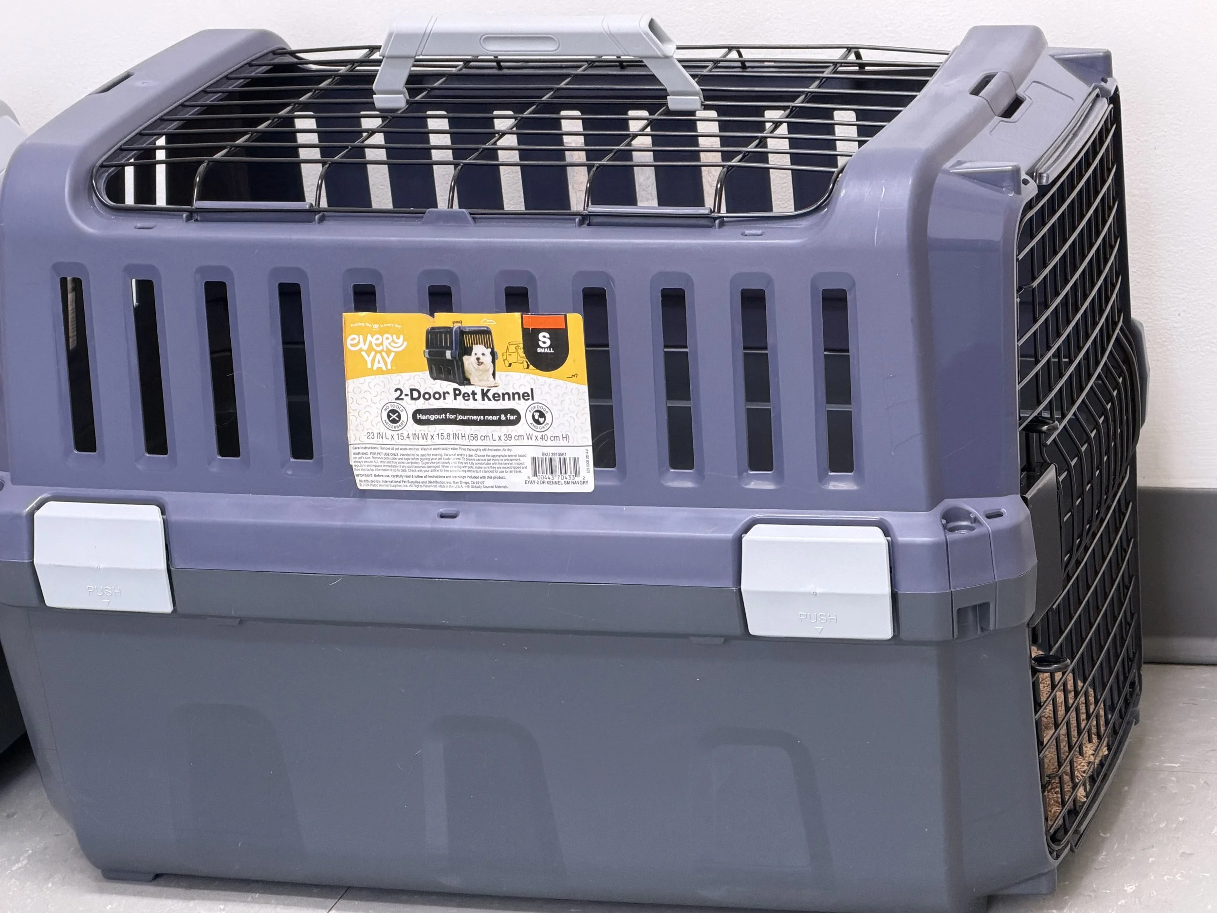 pet carrier, kitten carrier, cat carrier