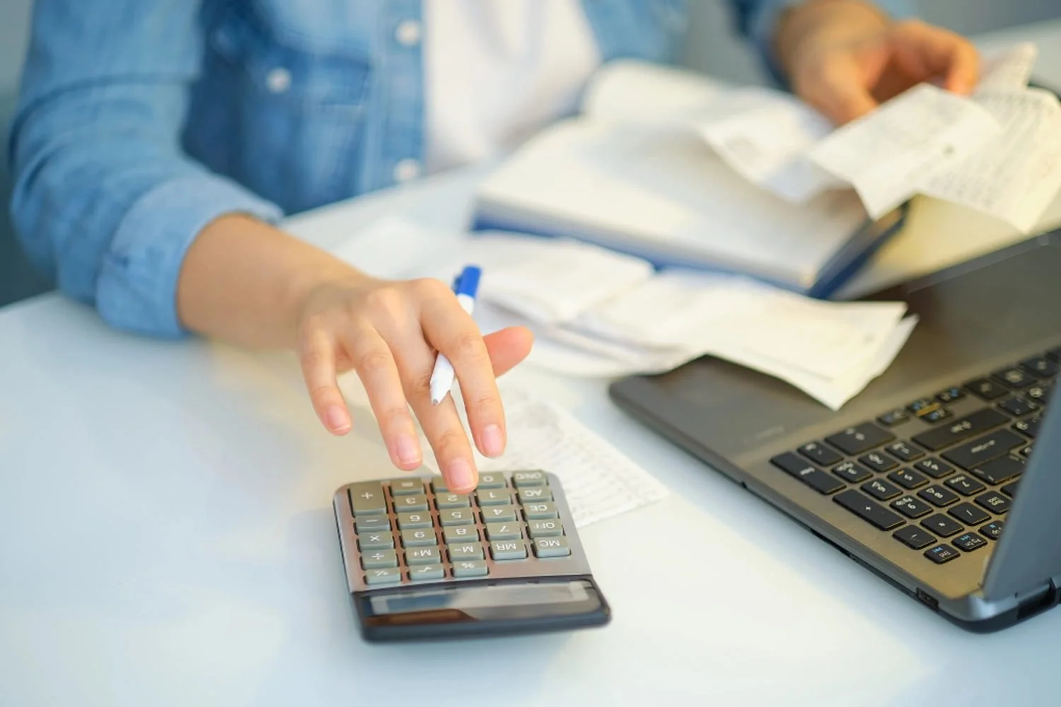 Digital vs. Paper Money Tracking Systems