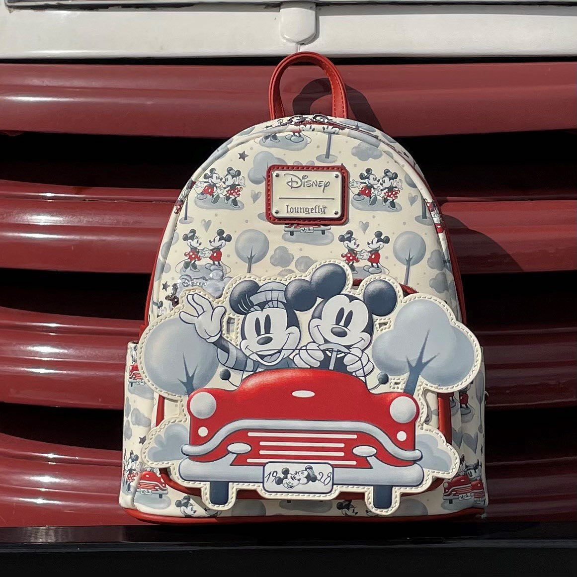 MICKEY AND MINNIE DRIVING.png