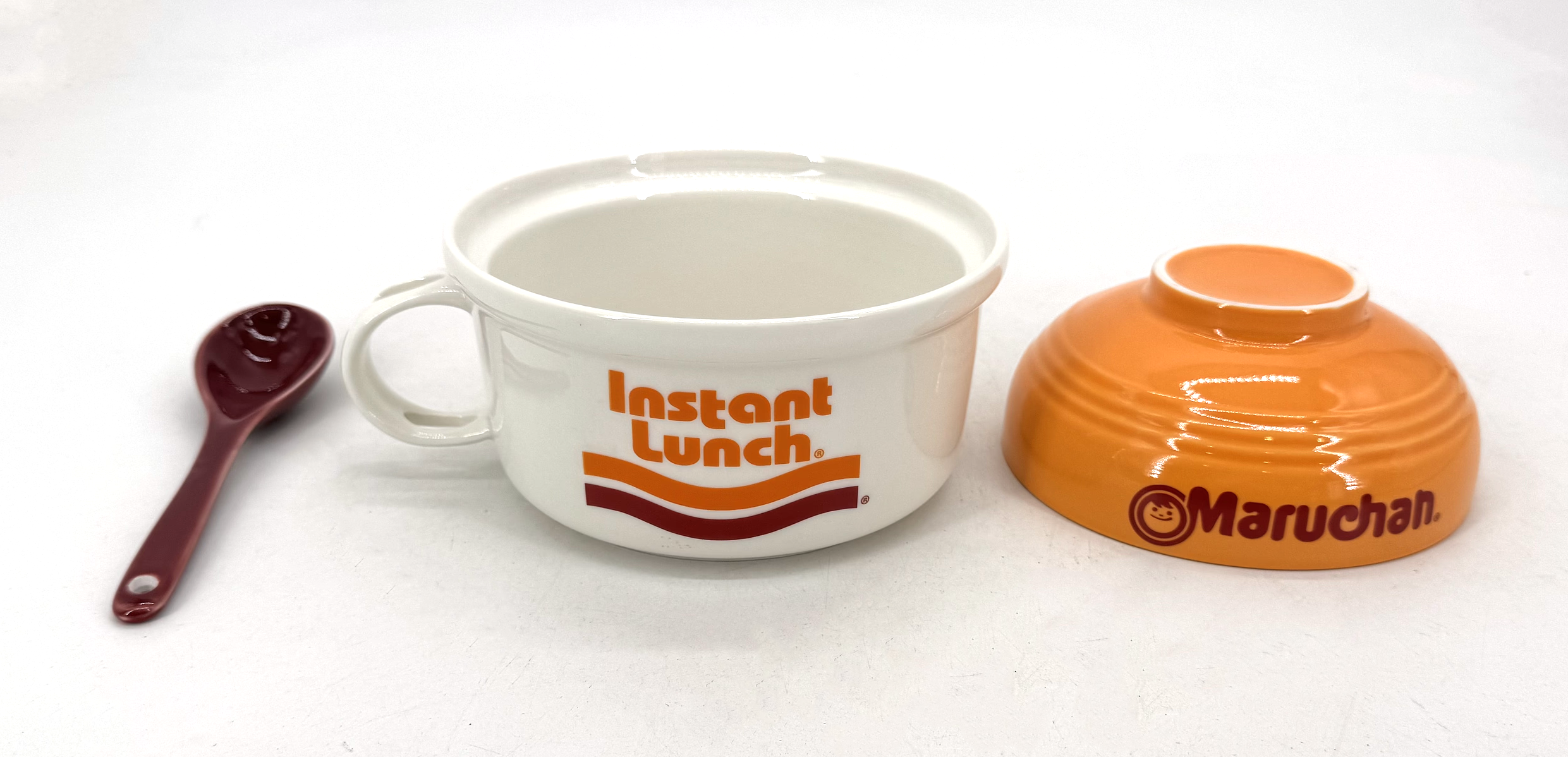 P1760_ 24MUMA00170A-001 DOUBLE RAMEN DOUBLE JOY BOWL WITH LID AND SPOON.png