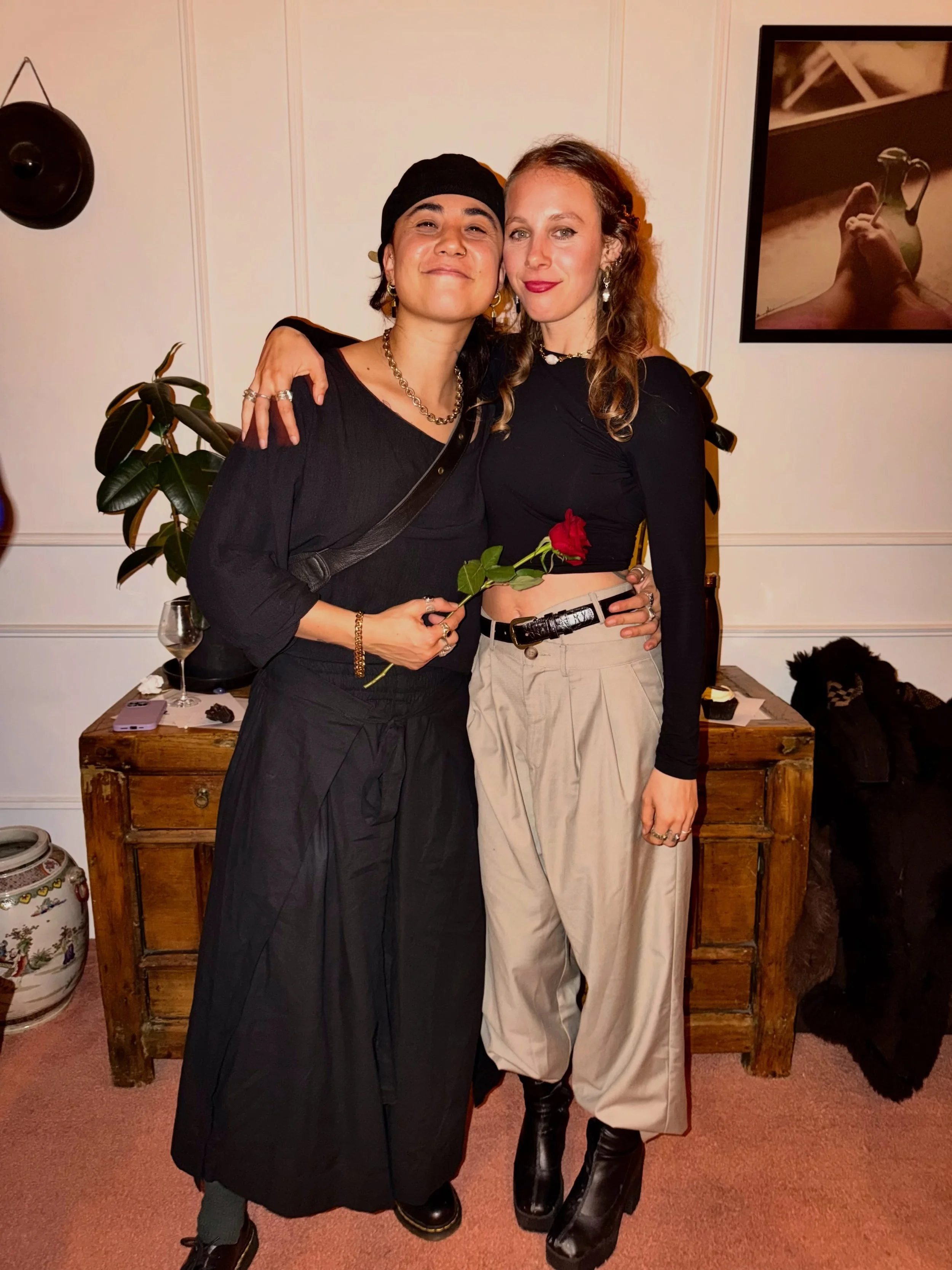 Winter things 🌹
.
.
.
With my 🐈&zwj;⬛
At the launch of @mindgasmgame
