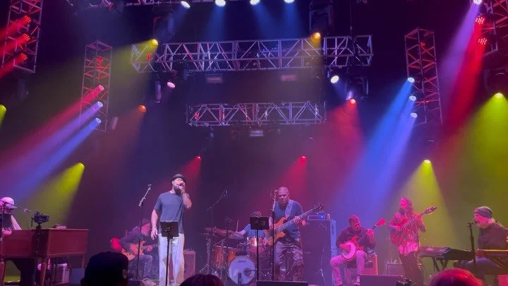 Oteil Burbridge brought his friends to The Cap last night for a show of pure love, positive energy and great basslines. Crazy amount of talent—Kimocks, Melvin Seals, more—across the stage 😎
“Love And War” clip here. Music th