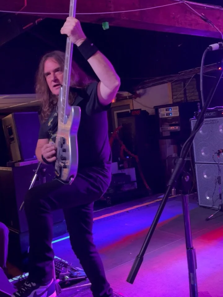 Fireworks in Frenchtown. Kings Of Thrash came, saw and dominated the fun Artie’s B&G. Great mix of Megadeth standards and deep cuts from Ellefson, Young and the boys.
“Into The Lungs Of Hell” 🤘 Hell yeah. Got a “Cold Gin