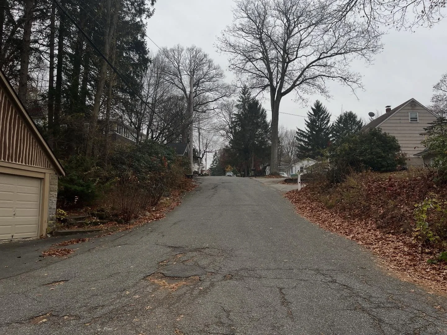 Many well-known writers are runners. One of them is a favorite of mine&hellip;

✏️ &ldquo;On the Corner with Running and Joyce Carol Oates&rdquo;

Latest in the Mile Markers series. And it&rsquo;s late fall, I feel a chill in the air.