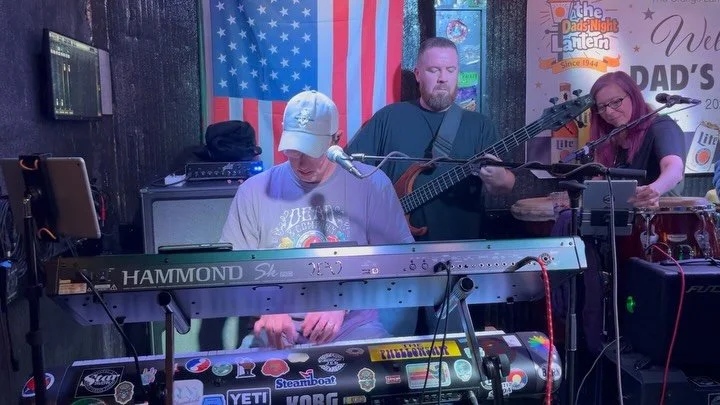 Grateful Tuesday. @workingmansjed at The Orange Lantern in Paramus. Jersey Dead meets Bergen County institution.

Song selection hit especially nice last night. One smile after the other. &ldquo;Alabama Getaway&rdquo; 😎

Always more 💀🌹

📺 Highlig