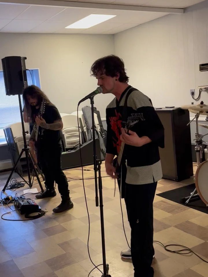 Sunday helping of beautiful Jersey thrash courtesy of @paralysisthrash. Quite the scene @masonicclubnj in Lyndhurst.

Love the classic sound with a modern take. Efficient. Pummeling. And Garden State certified🤘

📺 Highlights