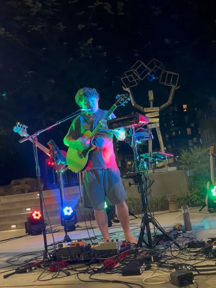 Jam jukebox from @kellerwilliams. Great night, no heat or humidity, just his soulful singing and unique take that gets you moving and thinking.

Originals, yes, and plenty of covers, &ldquo;Once In A Lifetime&rdquo; included. The interpretation and p