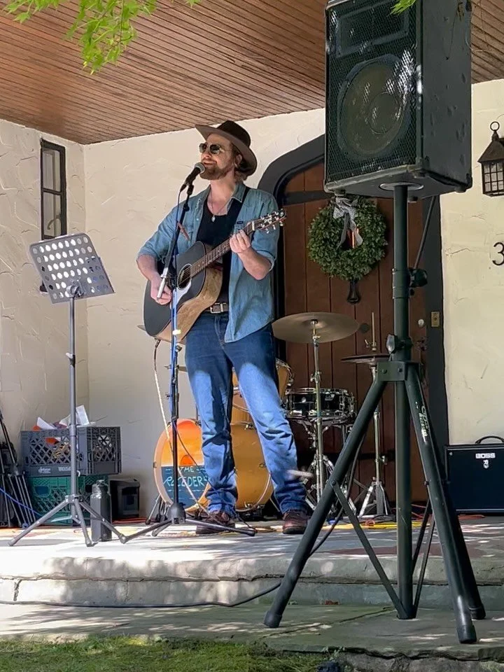 Great set of tunes from @dimestorekeith on a gorgeous day @caldwellporchfest. Originals, covers and family vibes all around.

&ldquo;Out-Of-Luck Siren&rdquo; is just one of the stories he told. Gotta love the imagery of &ldquo;Mixed drinks in the mor