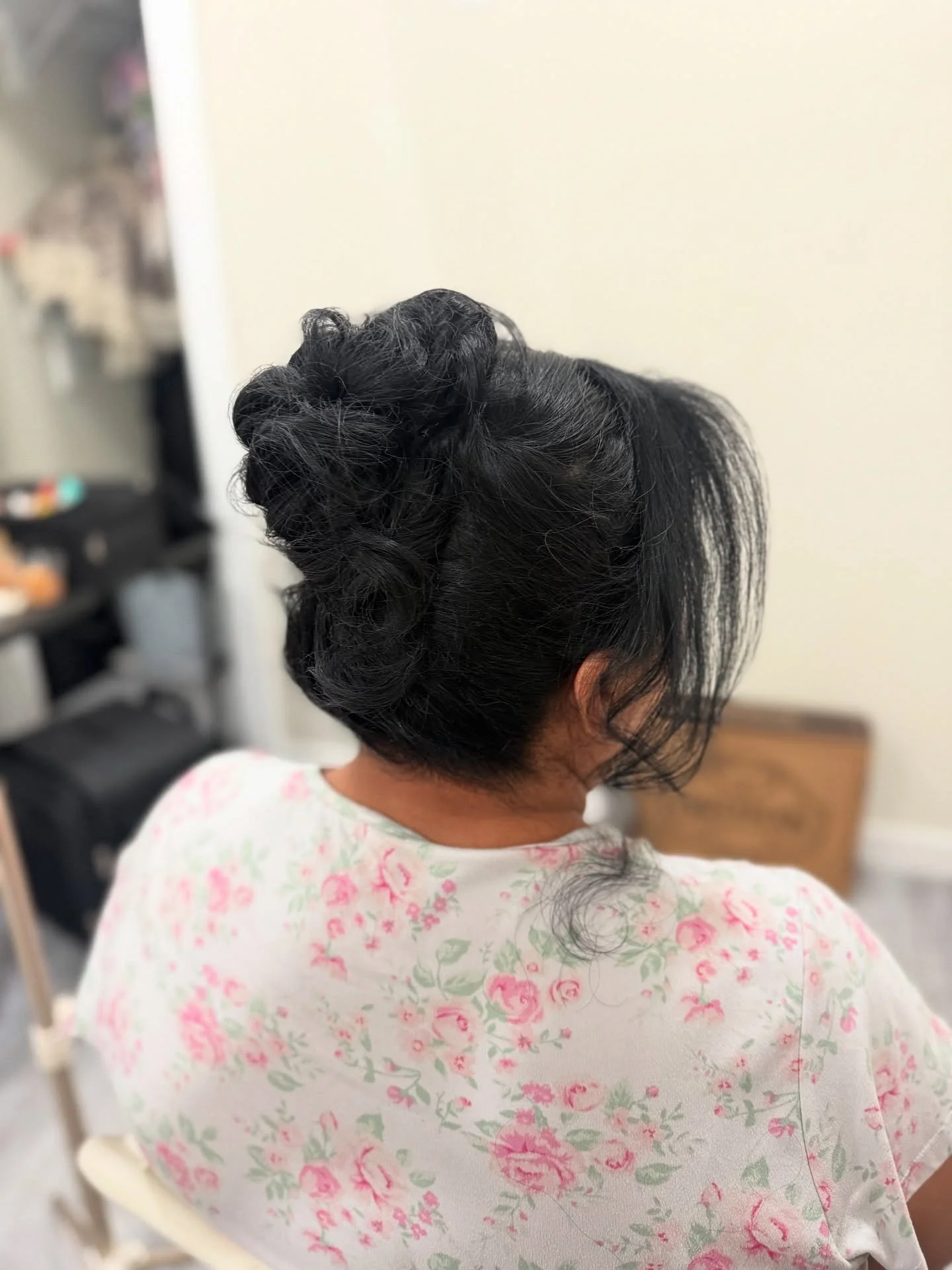 Updo by me 💁🏽&zwj;♀️
I still have availability in January &amp; February, Book &amp; Don&rsquo;t wait !!! Deposit is $35 to secure appointments.
Www.boldbeautyxkaren.com 

#sanantoniohairstylist #sanantoniomakeupartist #sanantoniobeauty #sanantonio